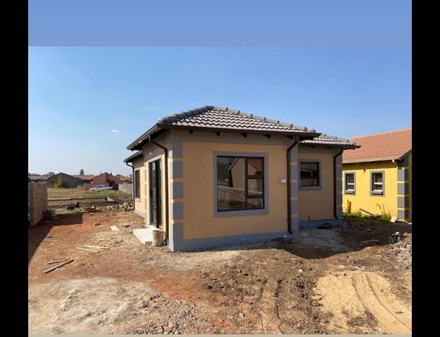 2 BEDROOM FREEHOLD FOR SALE IN REIGERPARK